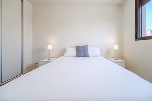 3 bedrooms, iron/ironing board, travel crib, free WiFi