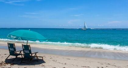 Modern Singer Island Executive Condo. Beach & Stores A Short Walk Away.