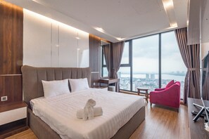 Apartment with 4 beds room | Premium bedding, pillow-top beds, individually decorated - Apartment Vinhomes Motropolish  (Hanoi)