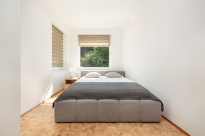 3 bedrooms, bed sheets