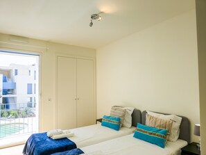 2 bedrooms, iron/ironing board, free WiFi, bed sheets