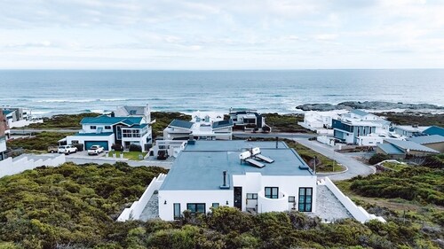 Villa Fantastica - Yzerfontein[No Loadshedding] 
European-Inspired Villa
