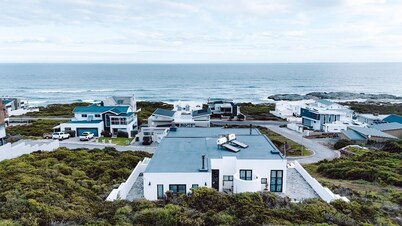 Villa Fantastica - Yzerfontein[No Loadshedding] 
European-Inspired Villa
