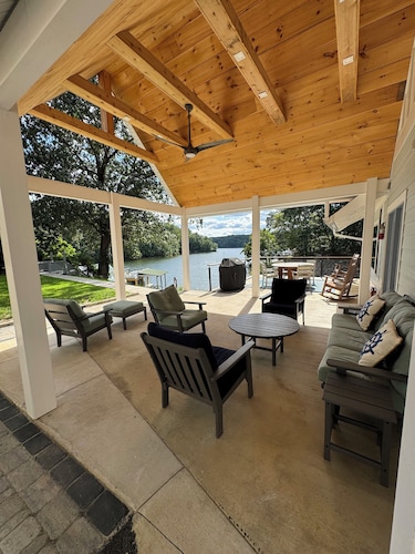 Newly renovated & furnished 3 bdrm, 2 bath lake home, dock, spectacular view