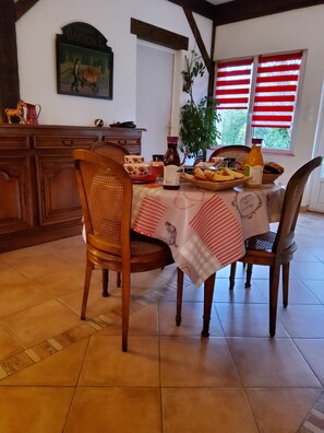 Free daily continental breakfast