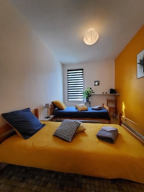 Classic Double Room, Shared Bathroom (Bagadou) | Individually decorated, free cribs/infant beds - Chez Jollyjune (Champeaux)