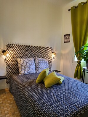 Classic Double Room, 1 Double Bed, Shared Bathroom, Garden View (Urckia) | Individually decorated, free cribs/infant beds - Chez Jollyjune (Champeaux)