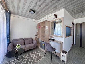 Superior Triple Room | Living area - Galaxy Sunrise Guesthouse (Fulidhoo)