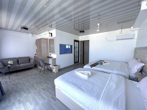 Superior Triple Room | In-room safe, individually decorated, individually furnished, desk