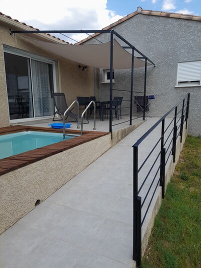 Gîte Thym Dans Campagne Gardoise 5 à 6 Couchages Avec Terrasse+jardinet Clôturé