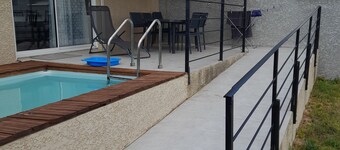 Gîte Thym Dans Campagne Gardoise 5 à 6 Couchages Avec Terrasse+jardinet Clôturé