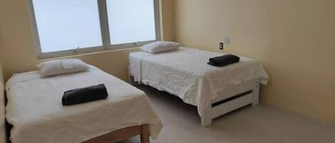 3 soverom, skrivebord, strykejern/-brett og wi-fi (inkludert)