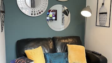 Studio, Private Bathroom, City View (Studio 5) | Lounge