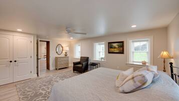 4 Schlafzimmer, Schreibtisch, Reisekinderbett, Internetzugang