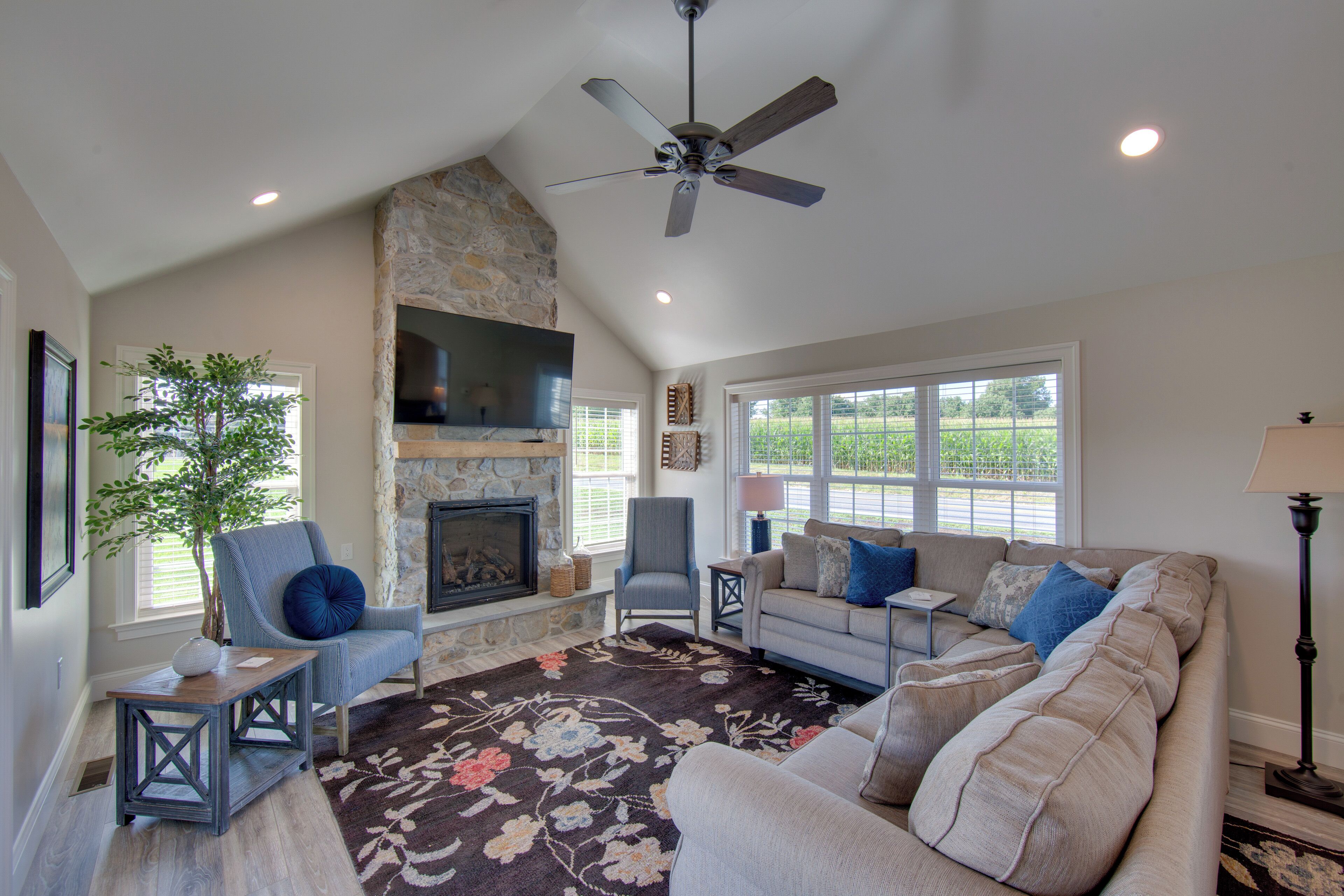 Gorgeous Ronks Retreat: Patio, Grill & Fireplace!