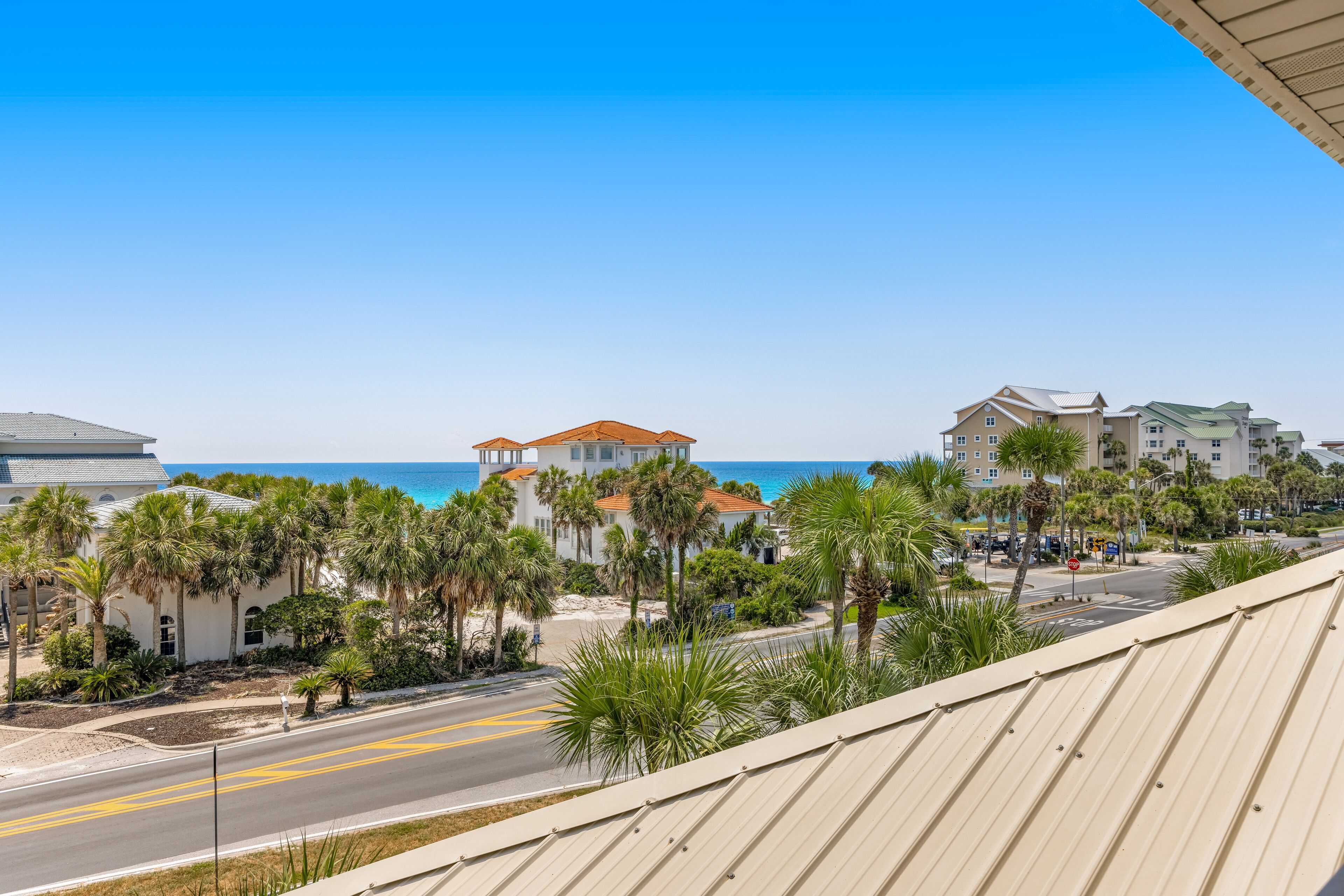 Sprawling home in Destin with private pool and water views