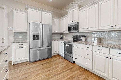 Sprawling home in Destin with private pool and water views