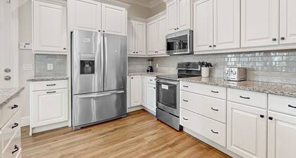 Sprawling home in Destin with private pool and water views