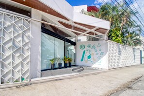 تفاصيل الفندق من الخارج