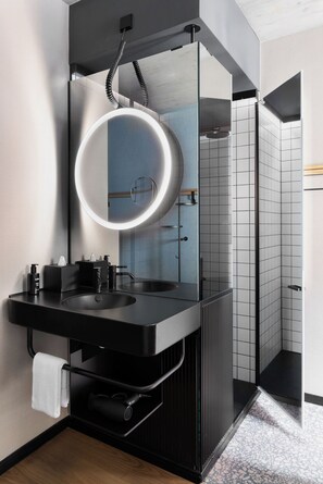 Shower, hair dryer, towels - Stay KooooK Leipzig City – Online Check In (Leipzig)