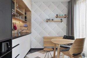 Panoramic Studio | Living area | TV - Stay KooooK Leipzig City – Online Check In (Leipzig)