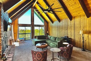 TV, lareira, videogames, pebolim