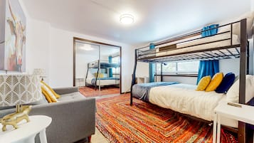3 bedrooms, iron/ironing board, WiFi, bed sheets