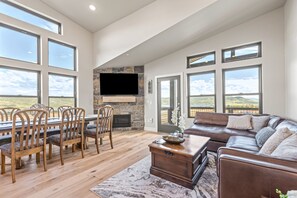 TV, fireplace - Brand-new top floor condo near Park City with water/mtn views, fireplace, W/D (Heber City)