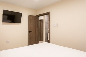 2 bedrooms, iron/ironing board, WiFi, bed sheets - Rooftop Pool w/Lounge Area-2 BRM Apt-sleeps 4 U2 (Oranjestad)