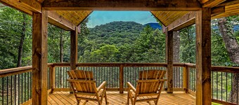 Gaming-themed cabin in Blairsville with arcade consoles & foosball