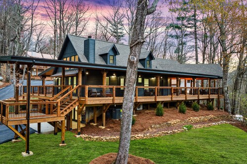 The Industrial | New woodland cabin in Blairsville with great deck & fireplace
