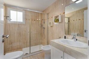 淋浴设施、吹风机