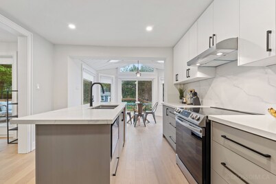 Luxury Modern Style 5 Bedrooms Newly Renovated House In Toronto Prime Location 