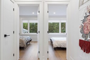 5 habitaciones, tabla de planchar con plancha, wifi y ropa de cama 