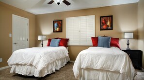 4 bedrooms, iron/ironing board, WiFi, bed sheets