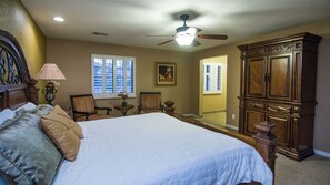 4 bedrooms, iron/ironing board, WiFi, bed sheets - Private Playground: Golf | Pool Table and Hot Tub! (Scottsdale)