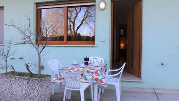 Apartment, 1 Bedroom, Balcony | Dining room