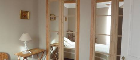 4 bedrooms, iron/ironing board, travel crib, free WiFi