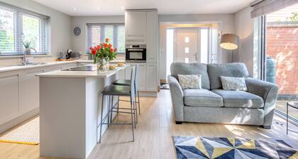 The Retreat - UK45099