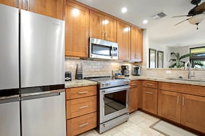 Kühlschrank, Mikrowelle, Ofen, Geschirrspüler