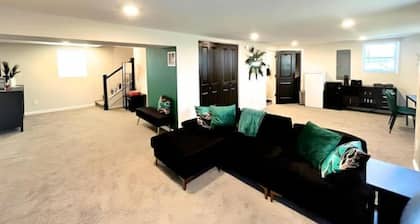 1 Bedroom 1 Bathroom Apartment with Private Entrance & Guest Suite