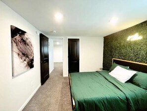 1 bedroom, desk, travel cot, WiFi
