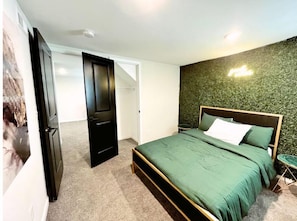 1 Schlafzimmer, Schreibtisch, Reisekinderbett, WLAN