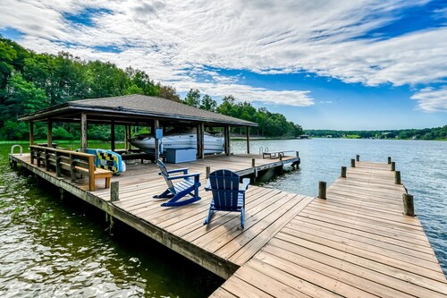 Lakefront home in private location with dock, firepit, game room & Pickleball