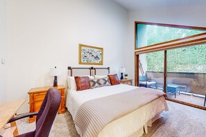 3 bedrooms, Internet, bed sheets - King's Crown | Townhouse in Breckenridge with hot tub & fireplace, walk to lifts (Breckenridge)