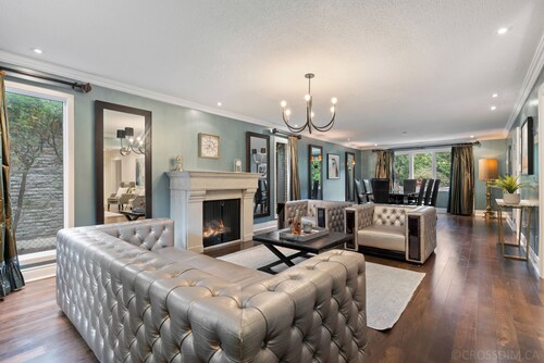 Super Stylish Luxury Residence In Most Sought After Toronto Neighborhood