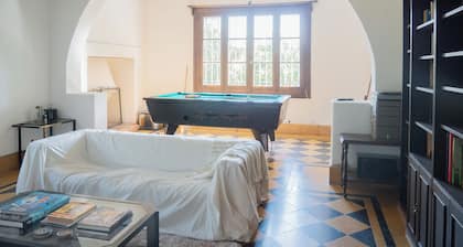 Casa al pie de la montaña con cama king, pileta y mesa de pool