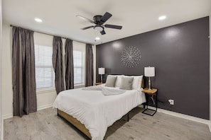 3 Schlafzimmer, Schreibtisch, Bügeleisen/Bügelbrett, WLAN