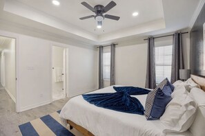 3 bedrooms, desk, iron/ironing board, WiFi