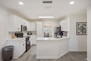 Fridge, microwave, oven, stovetop - Noir at Hollytree Dr.  Perfect Location! (Tyler)